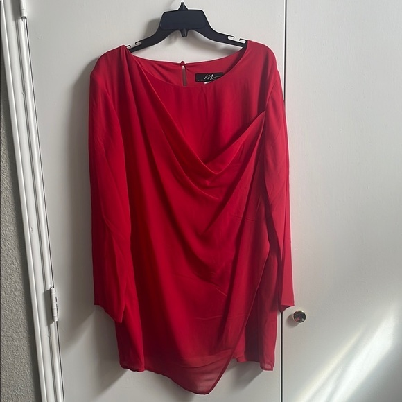 Elegant Red Two-Piece Set - Picture 4 of 6